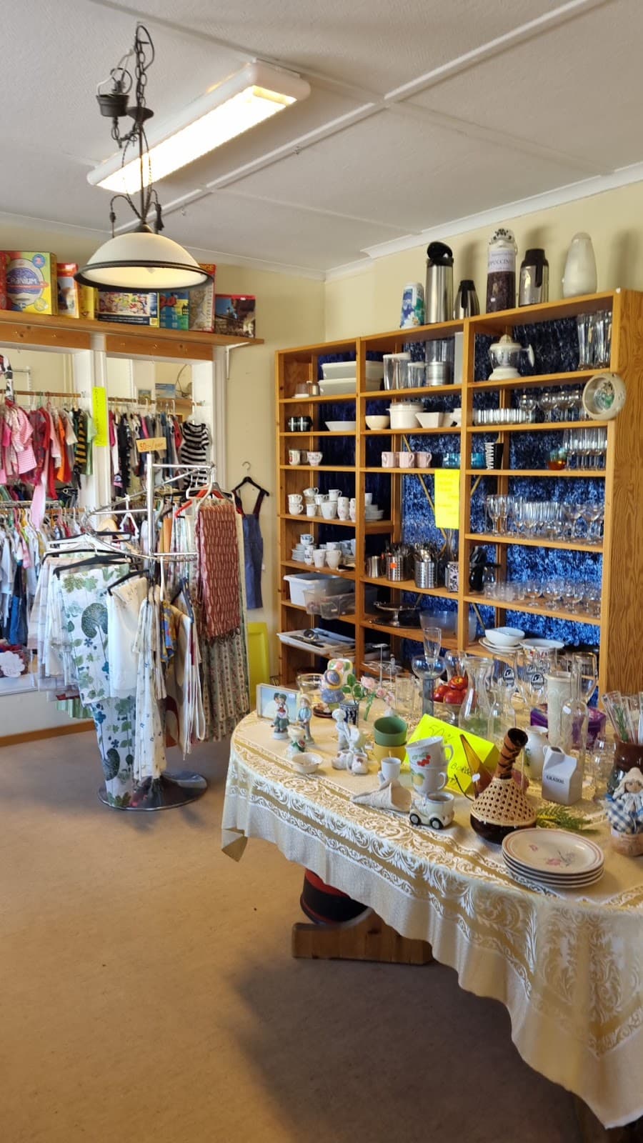 Röda Korset Second Hand (2/9)