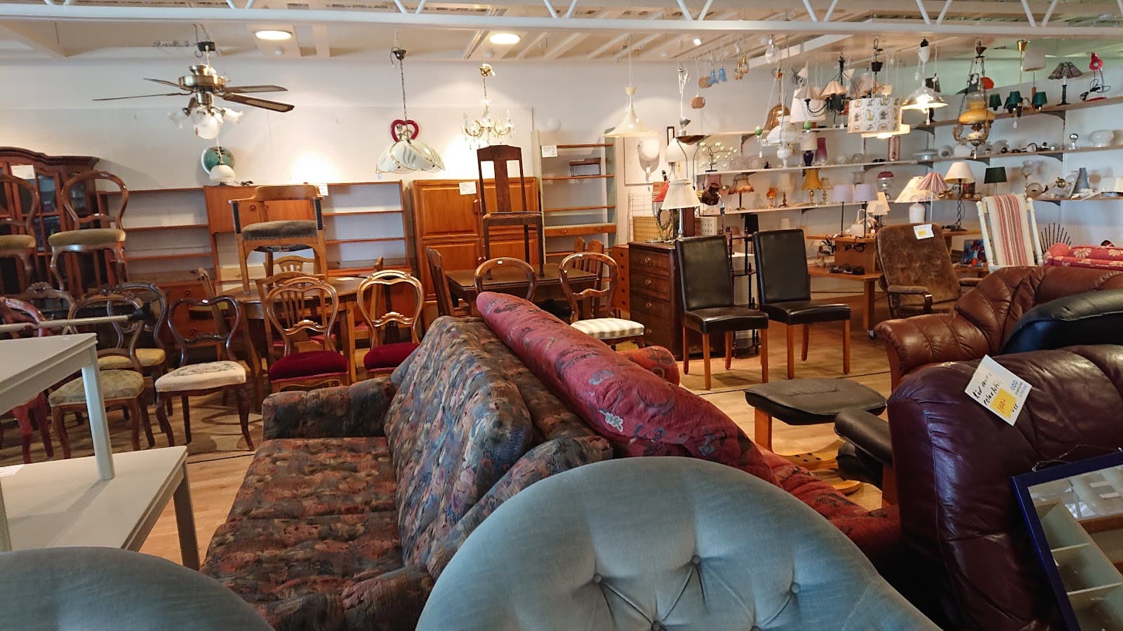 Pingstkyrkans second hand (2/3)