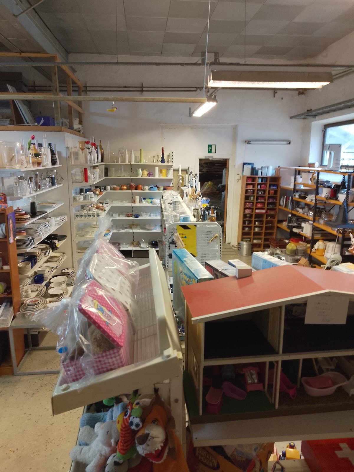 Handlingen second-hand, Amnesty