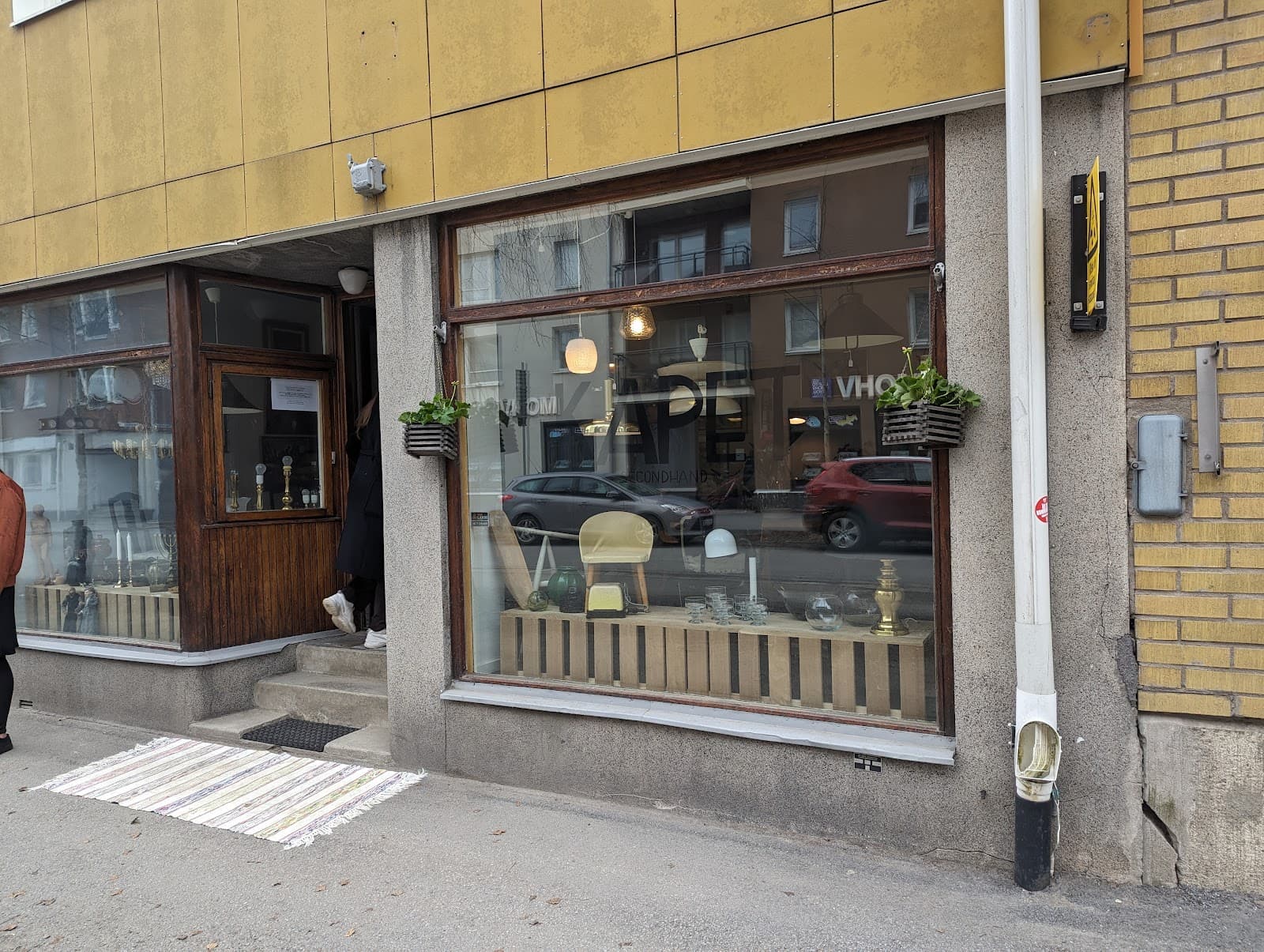 Main image