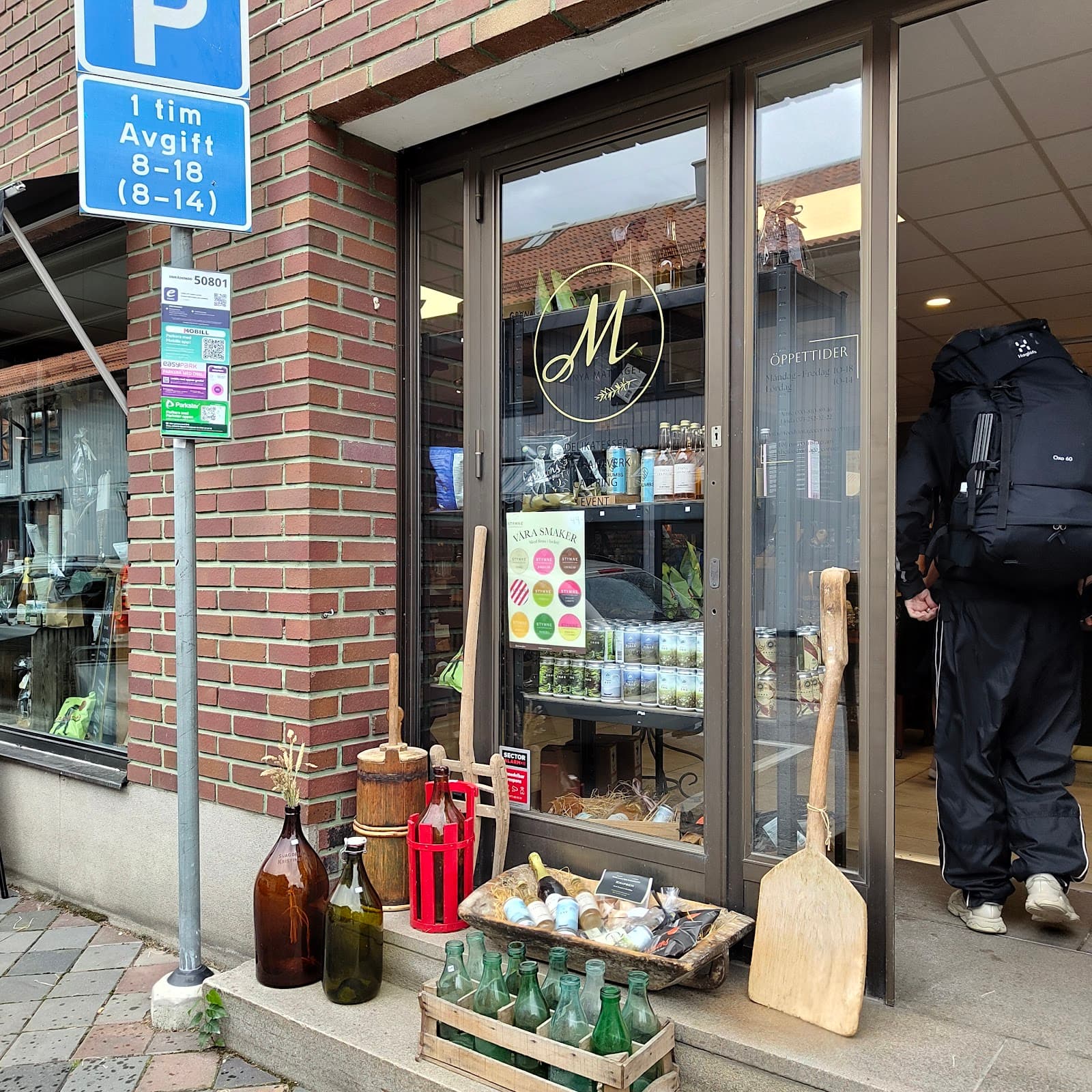 The Food & Vintage Corner