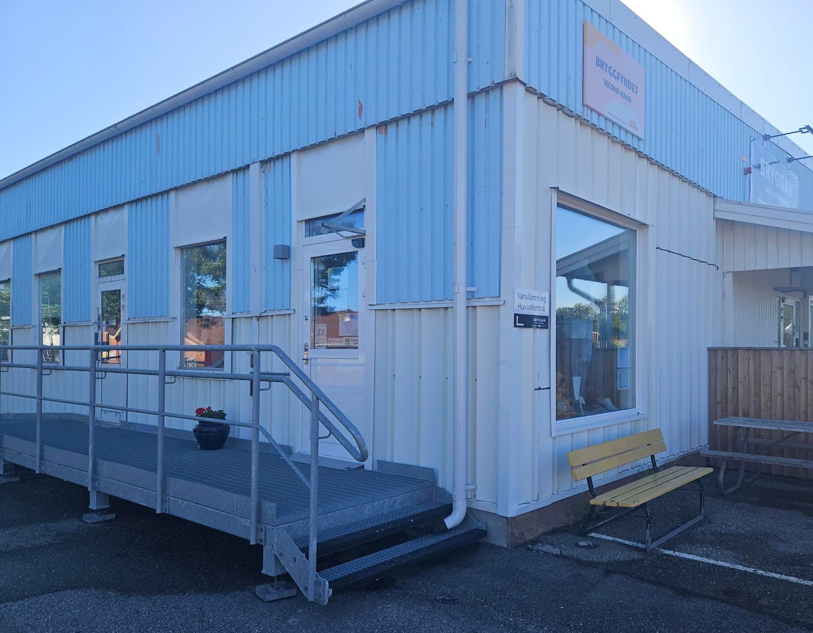 Main image